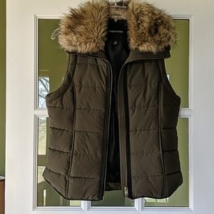 Zip-up front puff vest